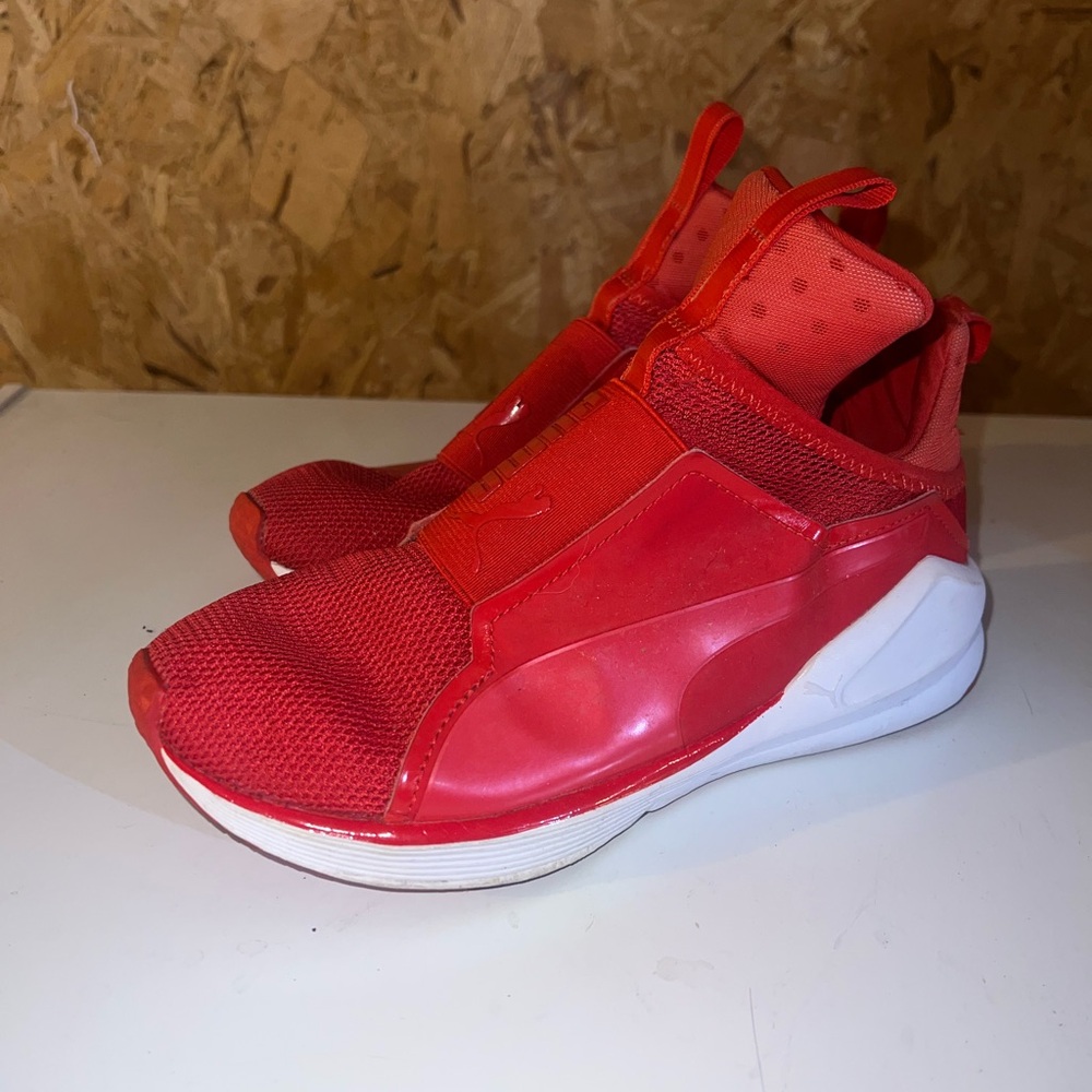 2016 Kylie x Puma red sneaker 5.5